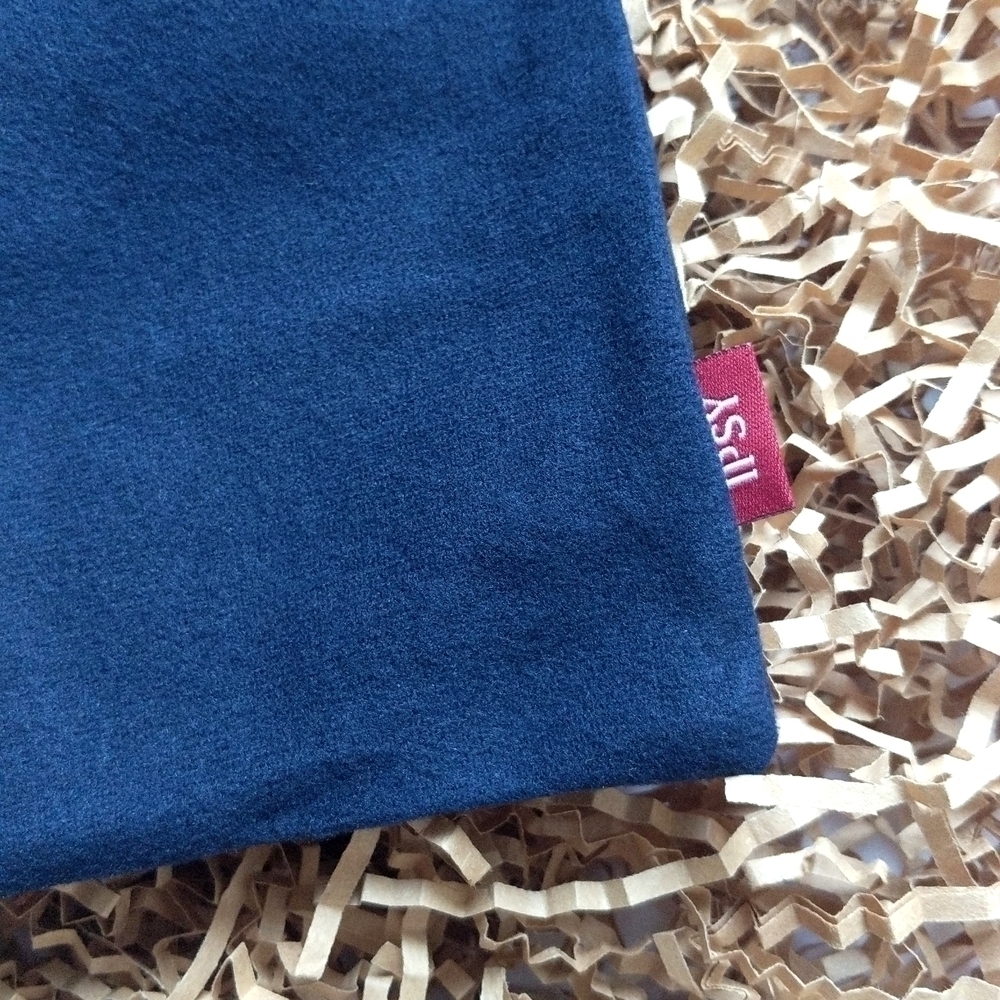ipsy Gold Crown Heart Star Royal Blue Velvet Glam Bag Plus November 2021 - Picture 8 of 10